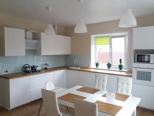 Наш дом мы продолжаем обустраивать его гостинная с кухней. 03