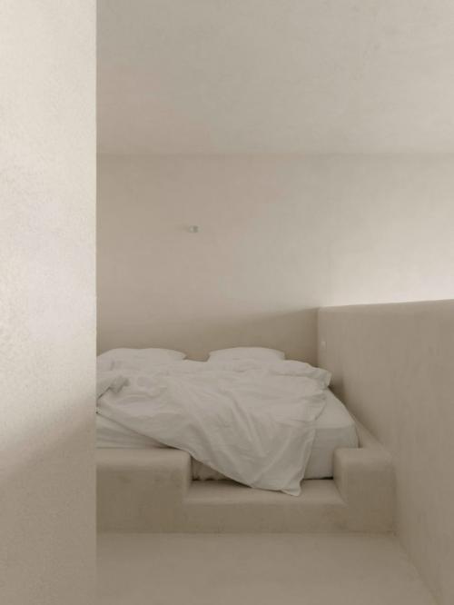 Минимализм, локальный дизайн и выразительные детали - именно эти элементы легли в основу интерьера апартаментов площадью 55 м в Екатеринбурге. 07