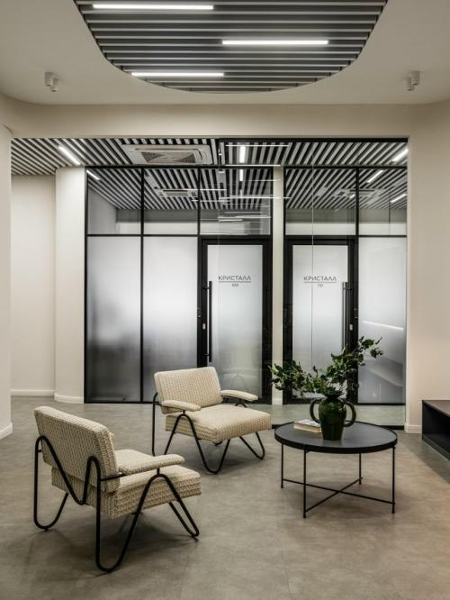 Металлический блеск в бизнес-центре Кристалл. 01