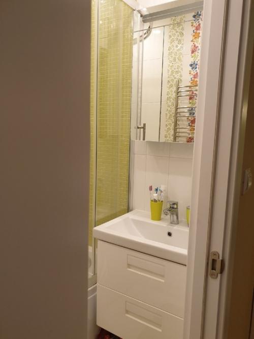 Сделали санузел, прихожую и кухню осталось на кухню докупить духовой шкаф. 05