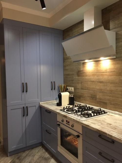 Вместо проводов в стене будет кондей, а тв мы повесим на кронштейн, поэтому розеток видно не будет. 04