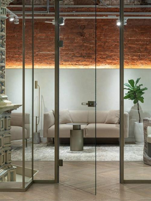 Офис продаж ЖК, созданный архитектором Алсу хайрутдиновой, разместился в бывшем доме купца Меркулова - здании второй половины Xviii века. 04