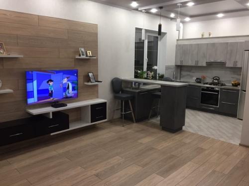 Осталось купить диван, мы вот думаем над формой и цветом. 03