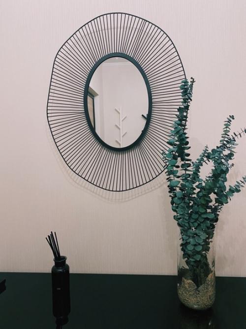 Маленькая прихожая в современном стиле.