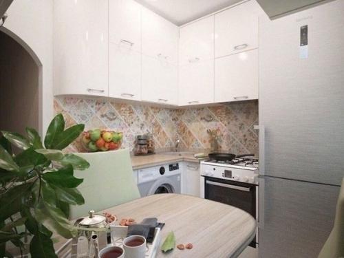 В хрущевке сильно не разгуляешься. 02