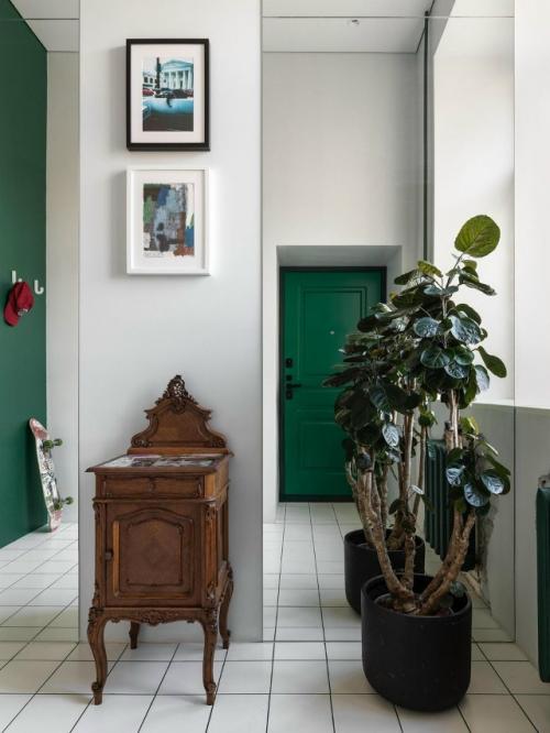 Квартира в Санкт-петербурге, расположенная в доме XIX века, стала тонким диалогом между прошлым и настоящим. 01