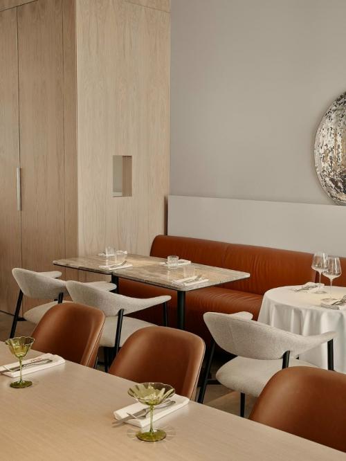 Вдохновлённое образом модного Милана, кафе Di Nulla от архитекторов DA Bureau стало воплощением свободы и импровизации. 02