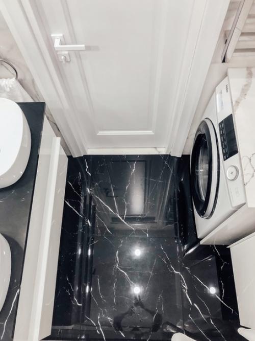 Ванная комната. Две раковины, потому что двое деток. 04