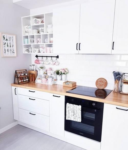 Светлая цветовая гамма квартиры.