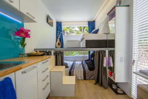 Вы не представляете, но в таком морском контейнере можно жить! 01