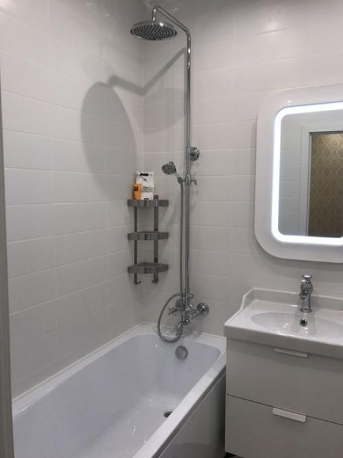 В такой маленькой смарт- квартире удалось разместить практически полноценную кухню. 09