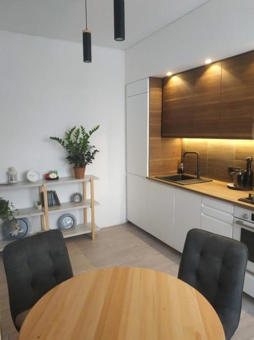 Самый главный акцент тут - это подсветка. 01