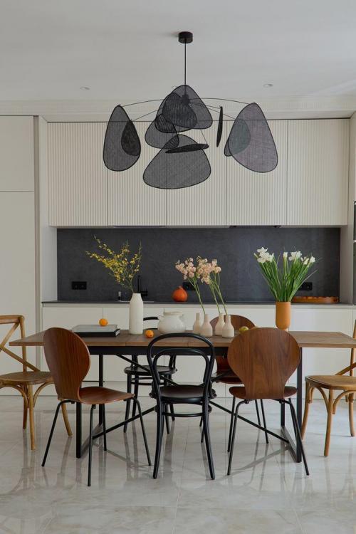 Светлая квартира в парижском стиле: элегантность для современной жизни. 01