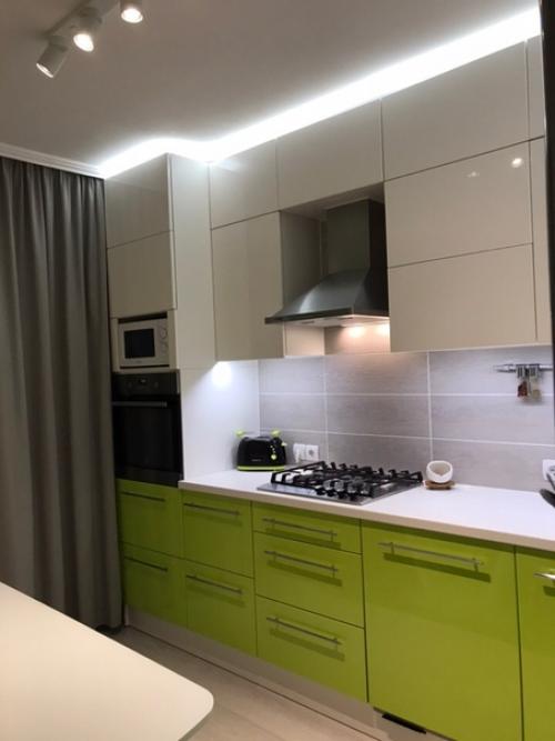 Наша кухня.  Решили, что просто белый будет скучно и сделали зеленые акценты. 01