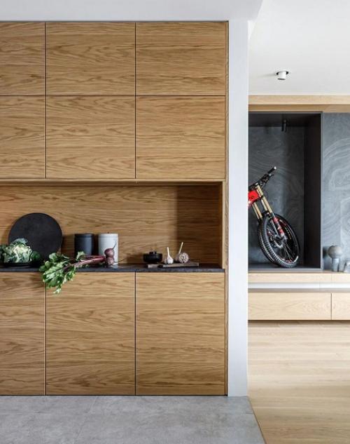 Мы представляем вам современную квартиру в жилом комплексе за городом, созданную студией дизайна Design Rocks. 01