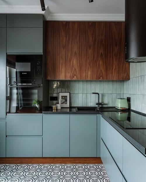 Интересный дизайн угловой кухни с вытяжкой - трубой. 01