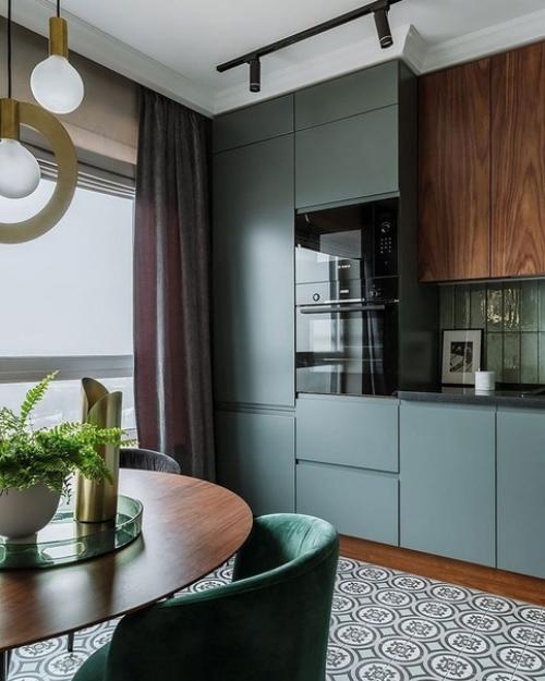 Интересный дизайн угловой кухни с вытяжкой - трубой.