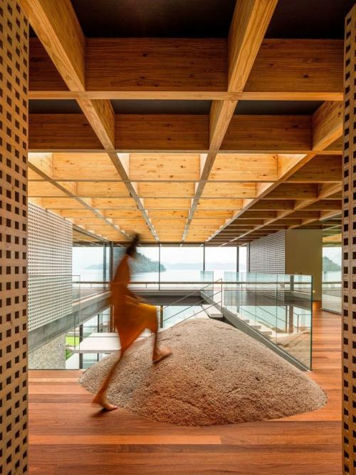 Дом на побережье Ангра - дус - рейс - яркий пример того, как архитектура может стать продолжением природы. 03