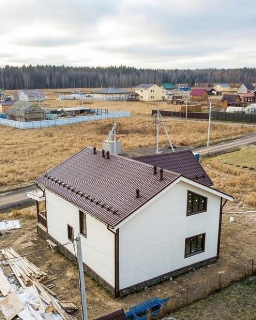 В том случае, если уж строить дом, то такой большой, просторный. 02