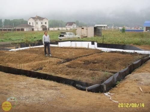 Дом, построенный руками супружеской пары. 01