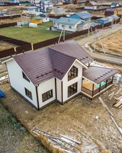 В том случае, если уж строить дом, то такой большой, просторный. 03