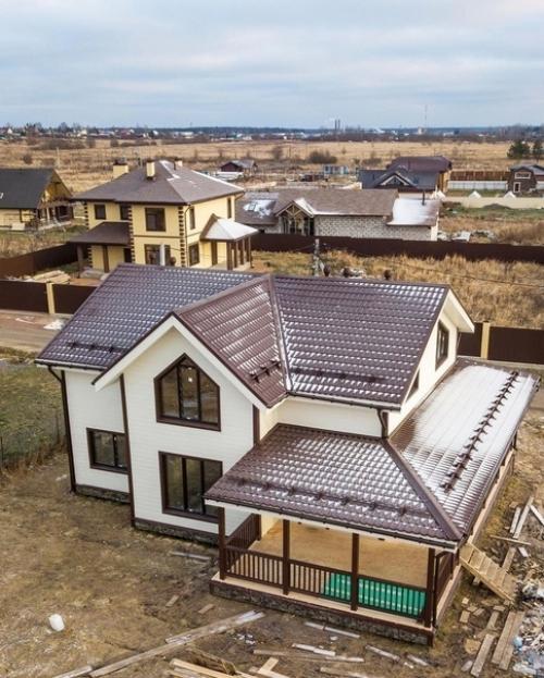 В том случае, если уж строить дом, то такой большой, просторный. 01