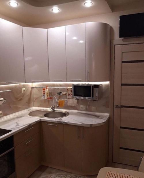 Наша уютная кухонька муж хотел немного ярких красок добавить, но я настояла на своем. 02