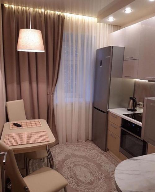 Наша уютная кухонька муж хотел немного ярких красок добавить, но я настояла на своем.  