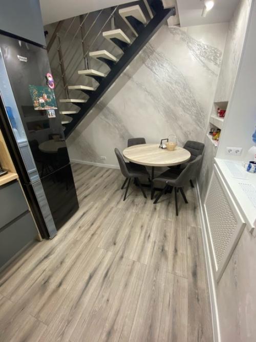 Было - стало. Отличный ремонт, главное, чтобы холодильник опять не оброс магнитиками. 05