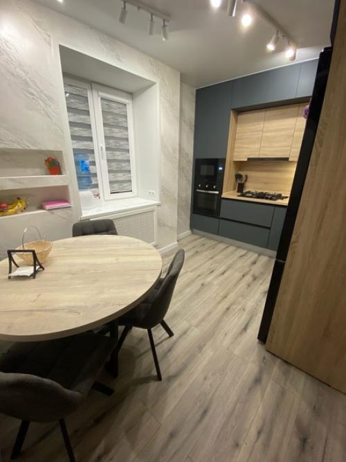 Было - стало. Отличный ремонт, главное, чтобы холодильник опять не оброс магнитиками. 04