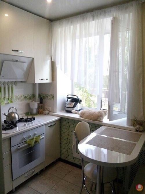 Светлая и уютная кухонька, с ремонтом своими руками.  