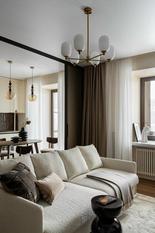 Небольшая квартира в историческом центре Казани стала уютным пространством для девушки, которая много путешествует. 02