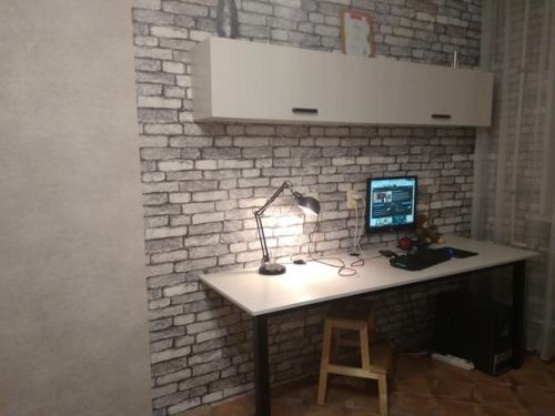 Делал ремонт в комнате сына, заодно смастерил новый стол и подвесной шкафчик. 03