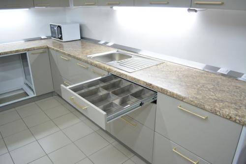 Посоветуйте, какой фартук поставить?