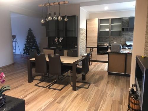 Доделали ремонт, но не знаю какие шторы лучше? 04