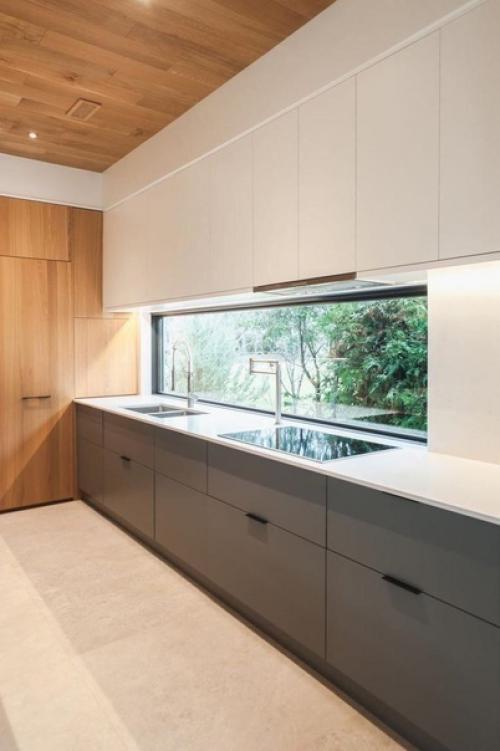 Окно в кухне - просто мечта любой хозяйки. 01