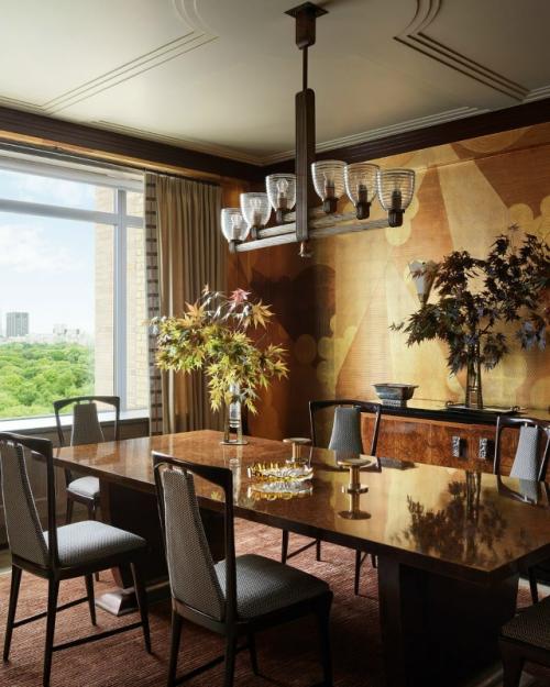 Этот интерьер родился из диалога между историей дома и страстью хозяйки к эстетике ар - деко. 02