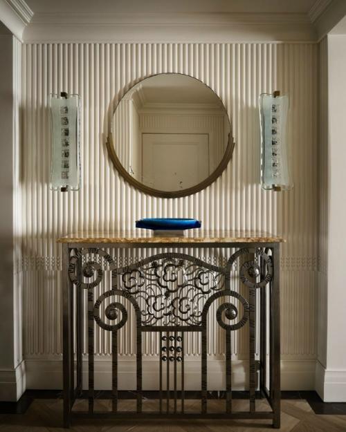 Этот интерьер родился из диалога между историей дома и страстью хозяйки к эстетике ар - деко. 05