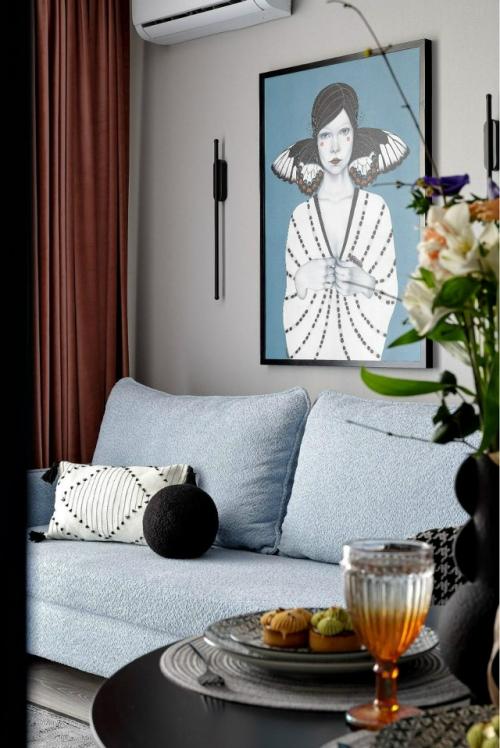 Этот интерьер - пример того, как даже с ограниченным бюджетом можно создать пространство, которое выделяется и запоминается. 01