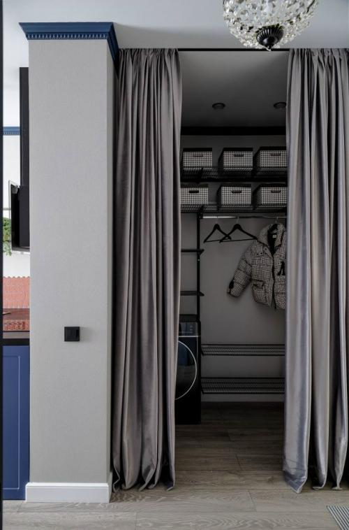 Этот интерьер - пример того, как даже с ограниченным бюджетом можно создать пространство, которое выделяется и запоминается. 05