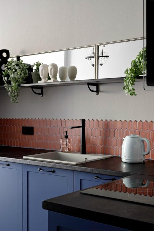 Этот интерьер - пример того, как даже с ограниченным бюджетом можно создать пространство, которое выделяется и запоминается. 02