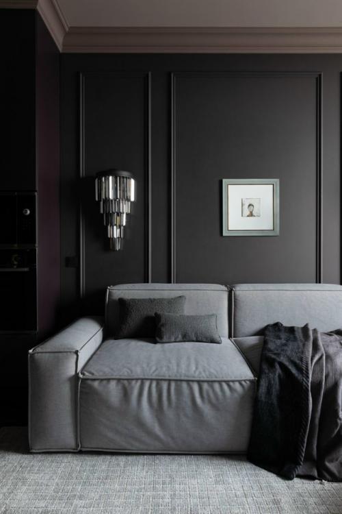 Темный интерьер с эффектом заката.

