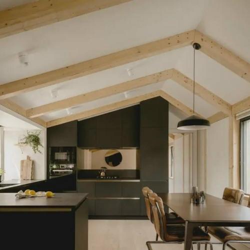 Плавучий дом в Лондоне: комфортная жизнь на воде.

