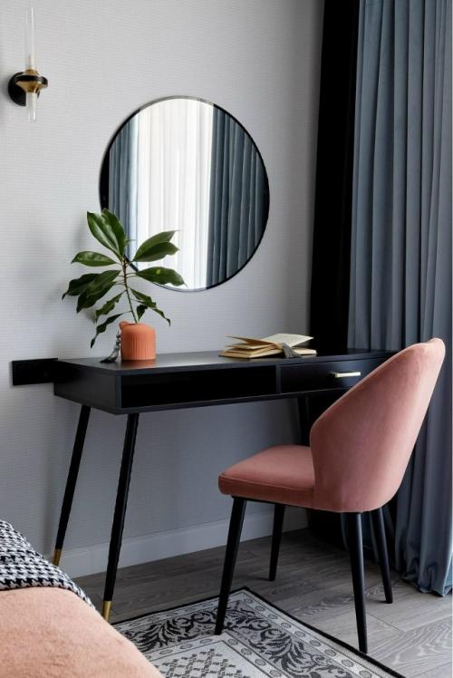 Этот интерьер - пример того, как даже с ограниченным бюджетом можно создать пространство, которое выделяется и запоминается. 04