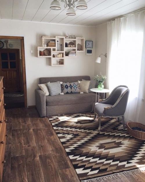 Какой нестандартный подход к обустройству интерьера в старом деревянном загородном домике. 03