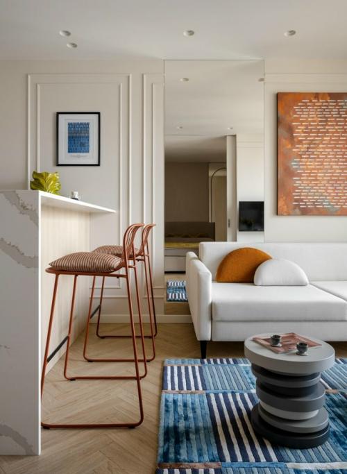 В Минске дизайнер Анна римша оформила квартиру для певицы, которая много путешествует и хотела перенести атмосферу отелей в свое жилье. 01