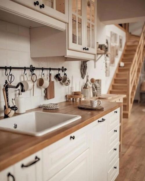 А столик обеденный можно было сделать и побольше. 01