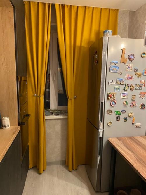 Сделали ремонт на кухне, хотелось многое уместить, в том числе колонну, вариант у окна оказался самым удобным. 06