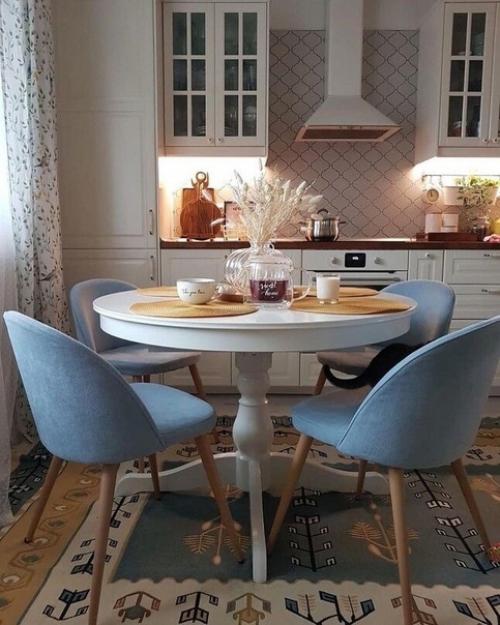 Интерьер квартиры в 50 оттенках серого цвета выглядит очень уютно при этом. 04