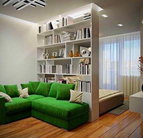 Лишь в том случае, если у вас есть вопрос, как визуально разделить комнату. 02